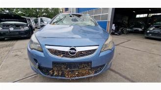 damaged passenger cars Opel Astra Astra J Sports Tourer (PD8/PE8/PF8), Combi, 2010 / 2015 1.4 Turbo 16V 2011/9