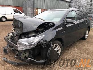 damaged passenger cars Toyota Auris Auris Touring Sports (E18), Combi, 2013 / 2018 1.8 16V Hybrid 2015/7
