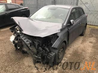 uszkodzony samochody osobowe Hyundai I-20 i20 (GBB), Hatchback, 2014 1.4 CRDi 16V 2015/11
