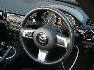 Mazda MX-5 1.8 . Deze MX-5 is alleen voor onderdelen picture 9
