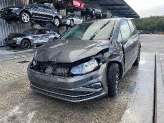 uszkodzony samochody osobowe Volkswagen Golf Sportsvan 1.0 TSI 2019/2