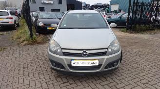 damaged commercial vehicles Opel Astra H SW (L35) Combi 1.6 16V Twinport (Z16XEP(Euro 4)) [77kW] 5BAK 2005/1