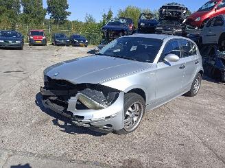 Coche accidentado BMW 1-serie (E87/87N) Hatchback 5-drs 116i 1.6 16V (N45-B16A) 2006/3