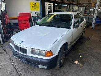 damaged commercial vehicles BMW 3-serie 3 serie Compact (E36/5), Hatchback, 1994 / 2001 316i 1995/3