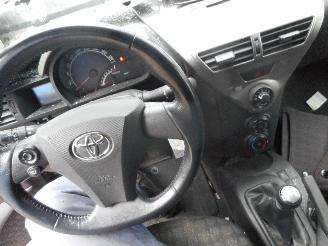 Toyota iQ iQ Hatchback 3-drs 1.0 12V VVT-i (1KR-FE) [50kW]  (01-2009/12-2015) picture 9
