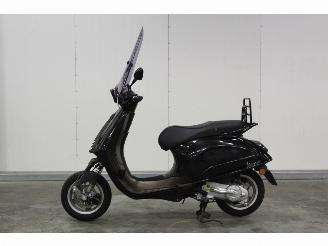 Schade scooter Vespa  Primavera 4T. BROM 2015