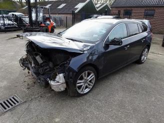 damaged passenger cars Volvo V-60 V60 I (FW/GW), Combi, 2010 / 2018 2.4 D5 20V Autom. 2012/1