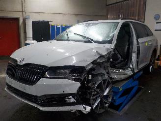 uszkodzony samochody osobowe Skoda Superb Superb Combi (3V5) Combi 1.5 TSI Evo 16V (DPCA) [110kW]  (02-2017/...)= 2023