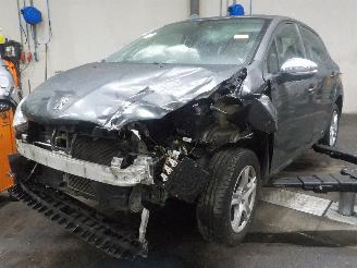 uszkodzony samochody osobowe Peugeot 208 208 I (CA/CC/CK/CL) Hatchback 1.2 Vti 12V PureTech 82 (EB2F(HMZ)) [60k=
W]  (03-2012/12-2019) 2013/6