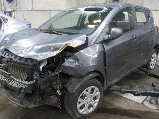 Damaged car Hyundai I-10 i10 (B5) Hatchback 1.0 12V (G3LA) [49kW]  (12-2013/06-2020) 2014/7