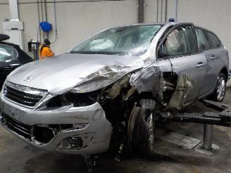 uszkodzony samochody osobowe Peugeot 308 308 SW (L4/L9/LC/LJ/LR) Combi 5-drs 1.2 12V e-THP PureTech 130 (EB2DTS=
(HNY)) [96kW]  (03-2014/12-2021) 2014/10