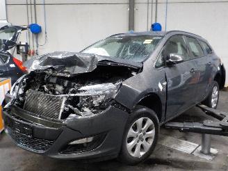 skadebil auto Opel Astra Astra J Sports Tourer (PD8/PE8/PF8) Combi 1.6 CDTI 16V (B16DTL(Euro 6)=
) [81kW]  (02-2014/10-2015) 2015/3