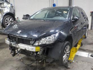 Damaged car Peugeot 308 308 SW (L4/L9/LC/LJ/LR) Combi 5-drs 1.6 BlueHDi 120 (DV6FC(BHZ)) [88kW=
]  (03-2014/12-2021) 2015