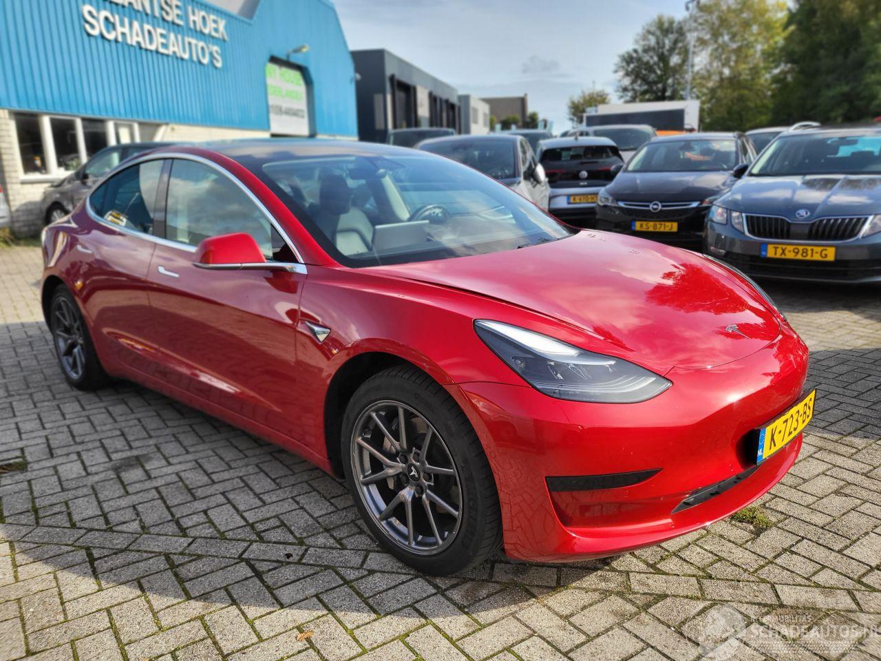 Tesla Model 3 Tesla Model 3 RWD 440 KM rijbereik nwprijs € 50 000