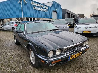 krockskadad bil auto Jaguar XJ EXECUTIVE 3.2 orgineel in nederland gelevert met N.A.P 1997/3
