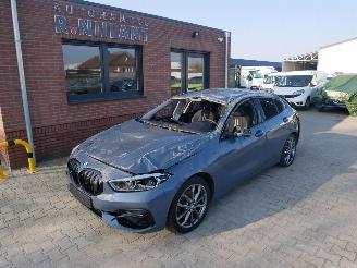 Schadeauto BMW 1-serie 118 D SPORTLINE 2021/10