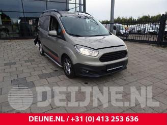 Auto incidentate Ford Courier  2015/5