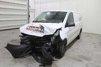 dañado camiones Mercedes Vito  2022/4