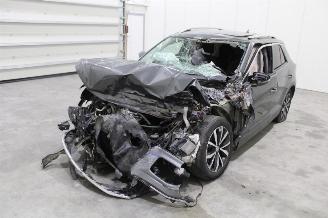 damaged passenger cars Volkswagen T-Roc  2019/1