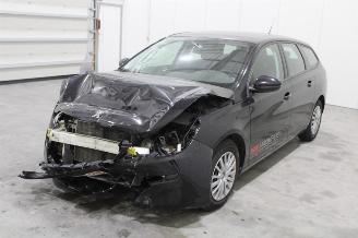 damaged passenger cars Peugeot 308  2017/4