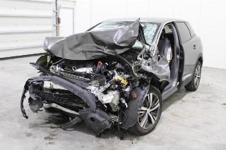 damaged passenger cars Peugeot 3008  2022/3