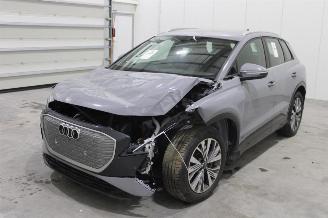 Voiture accidenté Audi Q4  2023/5