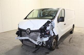 damaged passenger cars Renault Trafic  2018/10