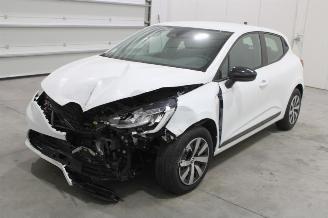 Damaged car Renault Clio  2023/3