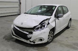 damaged commercial vehicles Peugeot 208  2019/6