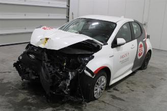 damaged passenger cars Toyota Yaris  2021/7