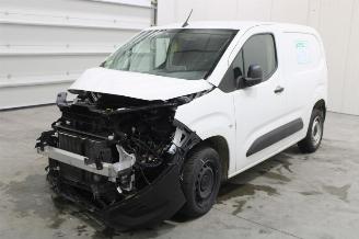 damaged passenger cars Opel Combo  2022/3