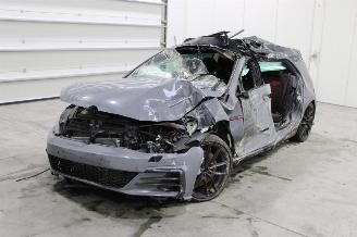 uszkodzony samochody osobowe Volkswagen Golf  2019/6