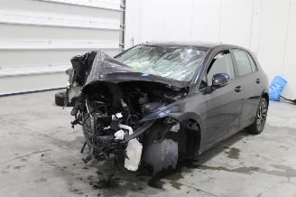 uszkodzony samochody osobowe Volkswagen Golf  2021/10