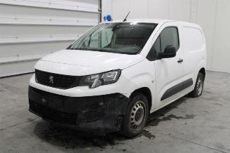 Damaged car Peugeot Partner  2020/12