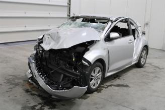 damaged passenger cars Toyota Yaris  2020/11