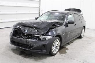 damaged passenger cars BMW 3-serie 320 2023/2