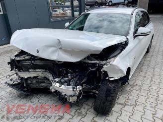 damaged passenger cars Mercedes E-klasse E Estate (S213), Combi, 2016 E-300de 2.0 Turbo 16V 2020/2