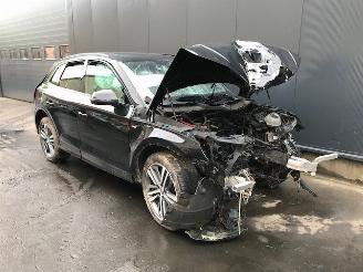 damaged passenger cars Audi Q5 (FYX) SUV 2019 2.0 40 TDI 16V Quattro SUV  Diesel 1.968cc 140kW (190pk) 4x4 2019/1