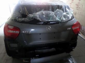 dañado vehículos comerciales Mercedes A-klasse 1500 diesel 2015/1