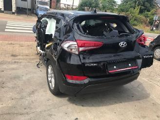 uszkodzony samochody osobowe Hyundai Tucson Benzine/1600cc 2016/1