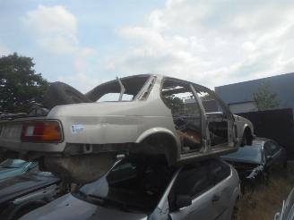 uszkodzony samochody osobowe BMW 7-serie 732i  e23 1982/1