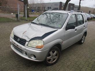 Damaged car Suzuki Ignis  2001/3