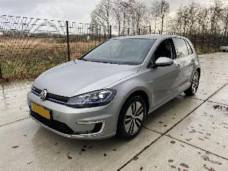 krockskadad bil auto Volkswagen e-Golf 100 kWh -LED-NAVI-PDC 2019/1