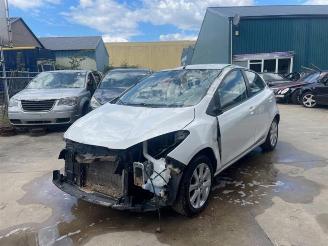 uszkodzony samochody osobowe Mazda 2 2 (DE), Hatchback, 2007 / 2015 1.3 16V S-VT High Power 2010