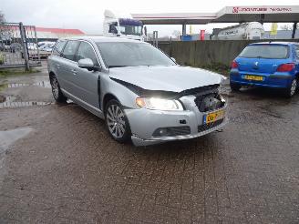 uszkodzony samochody osobowe Volvo V-70 2.0   D3  Limited edition 2011/8