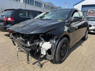 damaged passenger cars Volkswagen Polo Polo VI (AW1), Hatchback 5-drs, 2017 1.0 MPI 12V 2021