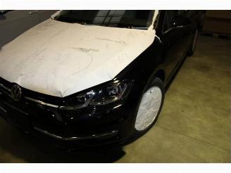 Coche accidentado Volkswagen Golf  2019