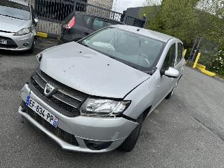 Vaurioauto  passenger cars Dacia Sandero  2016/9