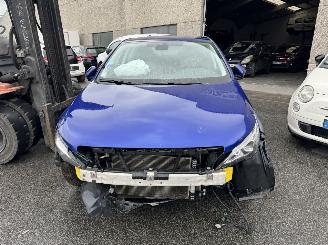 uszkodzony samochody osobowe Peugeot 308  2018/6