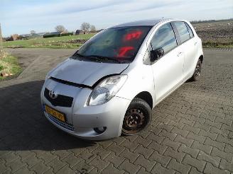 Toyota Yaris 1.3 picture 3